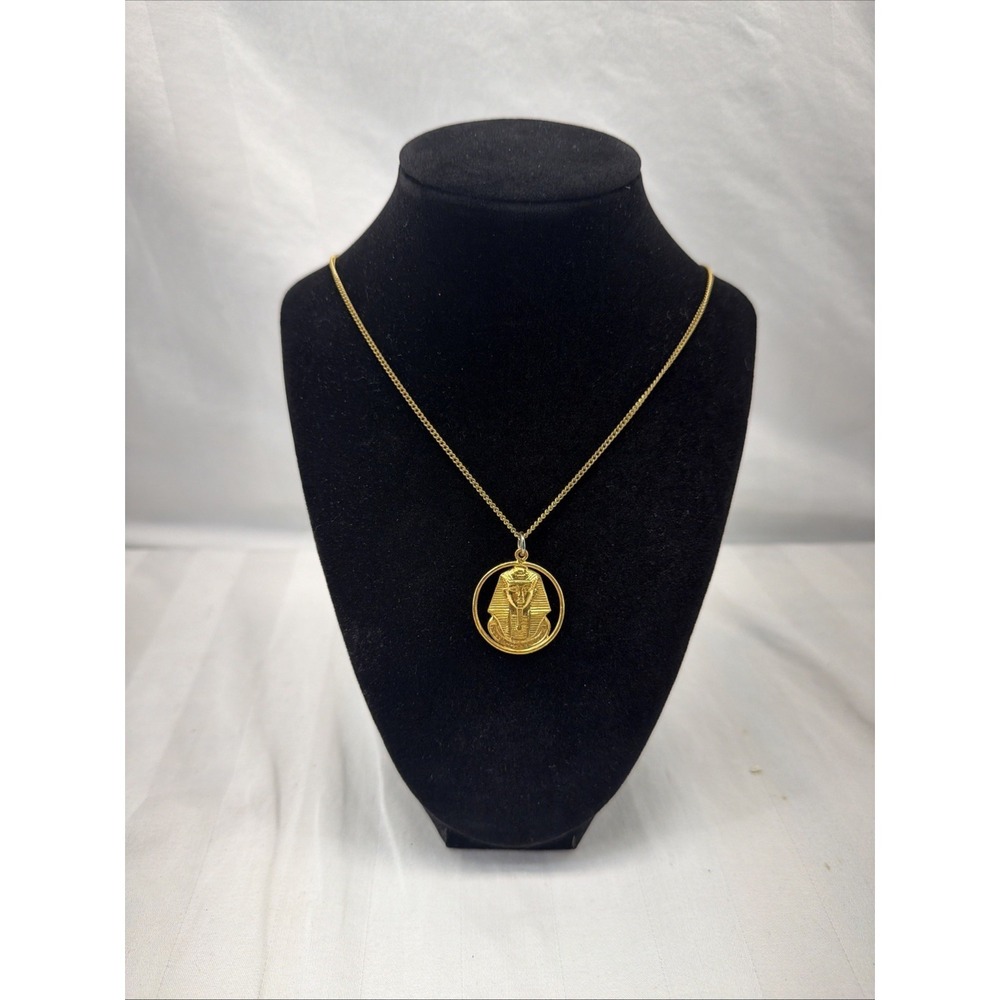 Egyptian pharaoh pendant necklace  of Tutankhamun within a circular frame‎